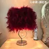 Lámpara de mesa con plumas de celebridades de Internet, lámpara decorativa de estilo nórdico para sala de estar, lámpara de noche para niña, lámpara de noche creativa.