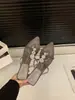 Sandálias de Dedo com Salto Baixo Estilo Coreano Sapatos de Fada para Uso ao Ar Livre Verão 2026 Sandálias Romanas de Strass para Férias