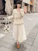 Nova Coleção Outono/Inverno 2026: Conjunto de Suéter com Cardigã de Tricô com Detalhe de Amarração + Saia com Painel de Renda, Estilo Elegante e Suave para Mulheres