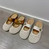 Sandalias de mujer blancas de tejido calado con punta cerrada, modelo nuevo de verano 2026, de malla transpirable, a la moda y versátiles para uso en exteriores