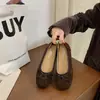 Sapatos rasos femininos estilo francês, bico quadrado, com laço de camurça, coleção outono 2026, sapatos baixos slip-on de alta qualidade para o dia a dia