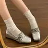 Sapatos Mary Jane prateados estilosos, versáteis, confortáveis, de corte baixo, estilo britânico, com solas grossas e aumento de altura, novo modelo verão 2026