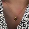 [El acero de titanio no se decolora] Collar de piedra de ojo de tigre ovalada con temperamento retro, cadena de clavícula de lujo de nicho senior Maillard