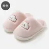 Chinelos de Pelúcia de Algodão Bordados em Desenho Animado para Mulheres, Inverno Interno Casa Quente Antiderrapante Fofos Chinelos de Casa para Mulheres