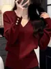 Camiseta de punto de cuello en V rojo de alta gama con mangas largas para mujer, suéter elegante estilo otoño e invierno, top bonito para usar en capas