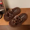 Otoño/Invierno 2026 Celebridad de Internet Estampado de Leopardo Moda Versátil Pantuflas de Piel Calzado de Exterior para Mujer Pantuflas de Tira Única Zapatos de Moda Suela Gruesa Pantuflas de Algodón
