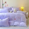 Conjunto de cuatro piezas de terciopelo para bebé, grueso, cálido, agradable a la piel, bordado de lujo de alta gama, conjunto de tres piezas de color sólido por ambos lados para dormitorios de estudiantes