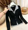 Moda de principios de otoño, suéter adelgazante elegante, imitación de dos piezas con solapa, nuevo estilo para mujer 2026, top versátil de color block con temperamento de alta gama