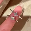 Anillo de diamante de trébol de cuatro hojas, estilo minimalista, adecuado para uso diario y para ir al trabajo, anillo articulado, diseño floral, diamante único, engaste de cuatro garras, anillo para el dedo índice