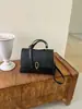 Bolsa de Mão Tecida com Lenço de Seda da Moda Feminina 2026 Nova Bolsa Transversal Retro de Alta Qualidade Grande Capacidade Bolsa Feminina para o Dia a Dia