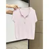 Camiseta de manga corta abotonada de color dopamina estilo coreano para mujer, nuevo top de verano ajustado con cuello en V para un look esbelto y elegante