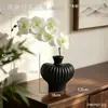 Juego de decoración de escritorio de alta gama para sala de estar y dormitorio, creando una decorativa y atmosférica foto de marco minimalista en blanco y negro estilo francés con alto valor estético.