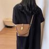 Bolso de mano estilo coreano de estilo nicho, diseño simple, para mujer, nuevo bolso de hombro a la moda, combinable con todo, bolso cruzado de moda, 2024