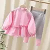 Camisa Feminina Estilo Novo Primavera 2026, Camisa Fofa e Fashion com Estampa de Desenho e Laço para Bebês Meninas, Roupa Infantil para Exportação