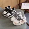 Sapatos para Meninas 2026 Primavera e Outono Novo Modelo Tênis Esportivos Infantis Respiráveis Estilo Coreano Solado Macio Tênis Casuais da Moda para Meninos