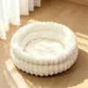 Almofada redonda acolchoada de pelo de coelho mais vendida internacionalmente para animais de estimação, cama de gato, cama de cachorro, tapete espesso para gatos e cachorros, suprimentos quentes de pelo de coelho para animais de estimação