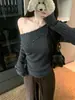 Design de menina ousada senso de estilo botão ombro assimétrico manga longa malha top feminino outono inverno retrô chique trança de ponto ombro a ombro top base