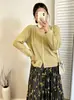 Blusa feminina versátil de manga longa com caimento solto plus size, um cardigã de tricô casual para o outono de 2026, perfeito para mulheres um pouco mais cheinhas
