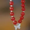 Pulsera de Mariposa con Cuentas Redondas Rojas para Mujer, Diseño de Nicho, Versátil, de Alta Gama, Elegante, Pulsera Retro, Lujo Ligero, Joyería Simple para la Mano