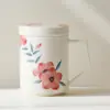 Caneca de Chá de Cerâmica Moji Criativa Porcelana Branca Pintada à Mão Flor de Pessegueiro Caneca de Escritório Especial para Mulheres com Infusor