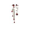Pin de Oreja con Borla de Rosa Roja Coreana Diseño Asimétrico Sentido de Nicho Sentido de Alta Gama Versátil de Alto Valor Pin de Oreja sin Agujeros