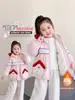 Jaqueta de Algodão para Meninas Outono Inverno 2026 Novo Estilo Estilosa com Capuz Infantil Espessada Forrada com Pelúcia Desenho Roupas de Algodão para Bebê Tendência