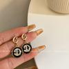 Pendientes de Aguja de Plata Perla Negra Vintage Pendientes Coreanos con Incrustaciones de Diamantes Geométricos con Letras Pendientes Nicho con Sentido de Diseño Pendientes para Mujer