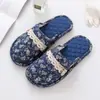 Novas Pantufas de Algodão com Cobertura de Tecido para Outono e Inverno, Pantufas Silenciosas para Uso Interno de Homens e Mulheres, Pantufas de Casal Atacado