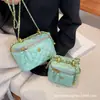 Bolso Caja Minimalista Estilo Francés Transfronterizo 2026 Inspirado en Chanel Personalizado PU Acolchado Bordado Bolso de Hombro Cruzado