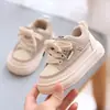 Zapatillas Nuevas de Moda para Bebé de Primavera y Otoño, Zapatos Deportivos Antideslizantes de Suela Blanda para Niños, Zapatos Individuales para Niños Pequeños, Zapatos Casuales Versátiles para Niñas