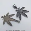 Decoração de Chapéu com Charme Gótico, Destaque para Decoração de Bolsa, Pingente de Metal Artístico de Caveira e Folha de Bordo