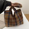 Bolso de Hombro a Cuadros Retro de Diseño de Nicho de Moda para Otoño e Invierno Bolso de Hombro Distintivo para el Trabajo Bolso de Tela Bolso Tote Casual para Mujer