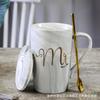 Letras criativas com tampa e colher Caneca de cerâmica Caneca Moda Presente de retorno de casamento para casais Casa Logotipo impresso Presente de acompanhamento