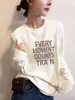 Camiseta de mujer de algodón puro de manga larga, estilo europeo, color marrón oscuro, hombros rectos, moderna y versátil, top favorecedor y elegante, adecuada como capa base