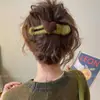 2026 nuevos y elegantes pasadores de pelo de color café al por mayor, pinzas de pico de pato de alta gama para la parte posterior de la cabeza, accesorios para el cabello lindos y dulces para mujeres