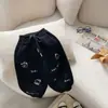 Nuevos estilos de otoño para pantalones de niños: Pantalones de chándal coreanos para primavera y otoño para niños, con lindos diseños de dibujos animados, un corte holgado y un diseño deportivo de pantalón largo estilo linterna.