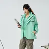 Jaqueta com capuz feminina três em um para outono e inverno com forro de fleece, conjunto de montanhismo de duas peças à prova de três elementos para casal para homens