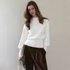 Tejido de hilo de núcleo Hilo de punto grueso con cuello semi-alto, corte ajustado, mangas abullonadas, suéter sencillo de temperamento, top adelgazante para mujer