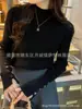 Camiseta Interior Blanca para Mujer, Nuevo Estilo Otoño e Invierno 2025, Suéter Negro de Cuello Alto Parcial de Gama Alta, Top de Punto para Vestir por Capas