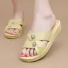 Novas sandálias de cunha femininas estilo francês para o verão com solas grossas, que aumentam a altura, estilosas, elegantes e antiderrapantes