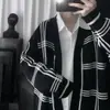 Suéter cardigan de moda versátil a cuadros estilo coreano para hombre de otoño, chaqueta suéter casual holgada de moda para hombres jóvenes