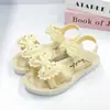 Nuevas Sandalias de Verano para Niñas Mayores, Estudiantes, Niñas Pequeñas, Bebés con Suelas Suaves, Sandalias Infantiles al por Mayor Transfronterizo del Fabricante