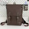 2026 Nova Mochila PU Versátil para Viagem Moda Retrô Masculina Grande Capacidade Estilo Universitário Bolsa para o Dia a Dia