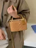 Bolso de caja pequeño estilo Chanel con rombos bordado en hilo moderno versátil cadena pequeño cuadrado nicho alta gama casual bolso de mano de un solo hombro