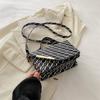 Bolsa quadrada pequena de estilo ocidental de luxo leve, moderna, estilo coreano, para todos os estilos, para estudantes, para uso diário, bolsa de ombro transversal
