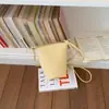 Bolso Cubo Pequeño de Piel Genuina con Patrón de Lichi Modelo Nuevo 2026 Bolso para Teléfono Móvil para Mujer, Cruzado, Compacto, Ligero, Estilo Vertical