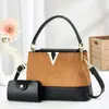 Bolsa de Mão Retro de Luxo para Mulheres 2025 Novo Estilo Moda Acessível Versátil Bolsa de Ombro Transversal Elegante Bolsa Saco