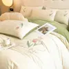 Conjunto de Roupa de Cama de Veludo de Leite Quatro Peças Inverno Veludo Coral Espessado Folha de Cama Outono e Inverno Capa de Edredom Saia de Cama Conjunto de Três Peças Roupa de Cama