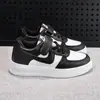 Tênis Brancos Infantis para Primavera e Outono, Tênis Esportivos Brancos para Meninos, Sapatos de Solado Plano para Alunos do Ensino Fundamental, Sapatos para Meninas com Fecho de Velcro, Sapatos Brancos