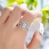 Anillo Exquisito Ajustable Electrochapado con Circonita, Oro Real, Estilo Minimalista de Moda para Mujer, Microincrustado, Súper Brillante, Lujo Ligero